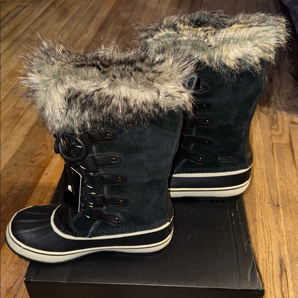 Sorel Black and Gray Winter Boots - Picture 10 of 17